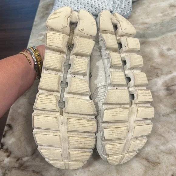 On cloud 5 white size 9.5 - Picture 5 of 6